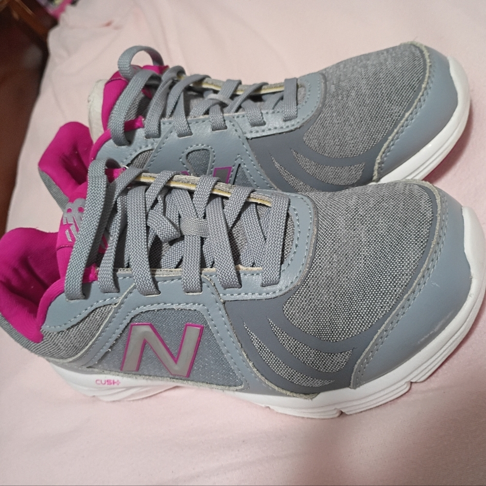 New Balance Women's Athletic Shoes in Gray and Pink